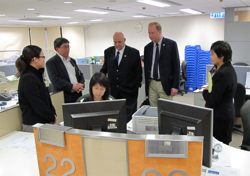 Guided tour to Customer Centre of the Land Registry