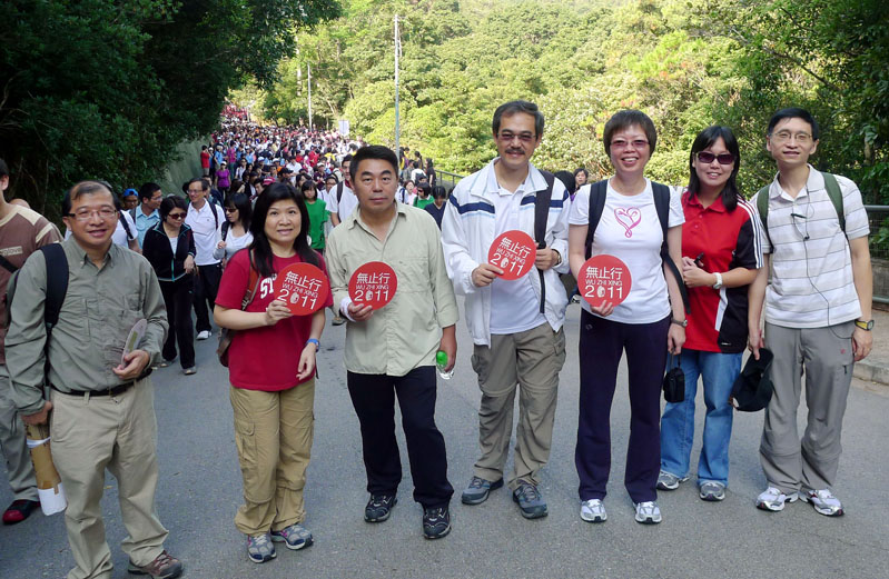 The Land Registrar, Ms Olivia Nip (second from left) and the participants of the Land Registry at Tai Tam Waterworks Heritage Trail