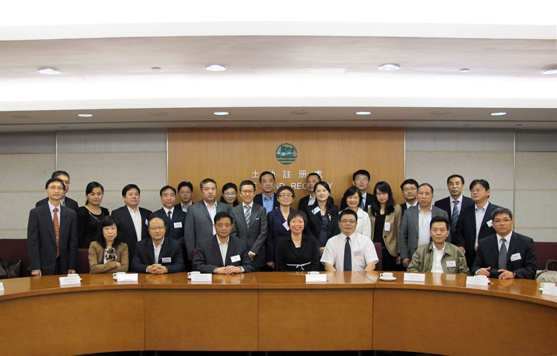 The Jiangsu Study Mission and the representatives of the Land Registry
