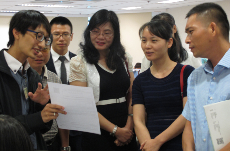 Guided tour of the delegation from Hainan Local Taxation Bureau to the Customer Centre of the Land Registry