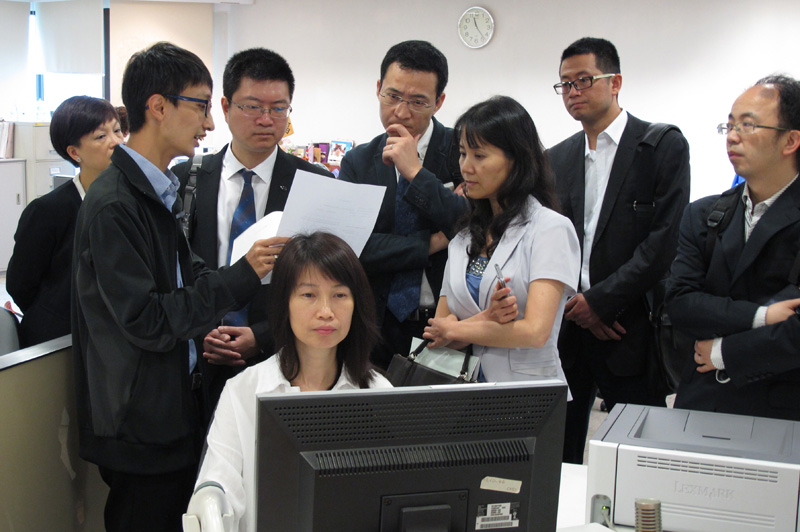 Guided tour of the delegation from the Ministry of Land and Resources of the People's Republic of China to the Customer Centre of the Land Registry