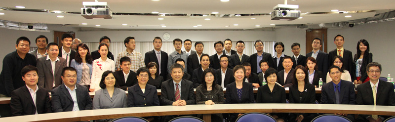 香港中文大學-清華大學金融財務工商管理碩士生代表團與土地註冊處代表合照