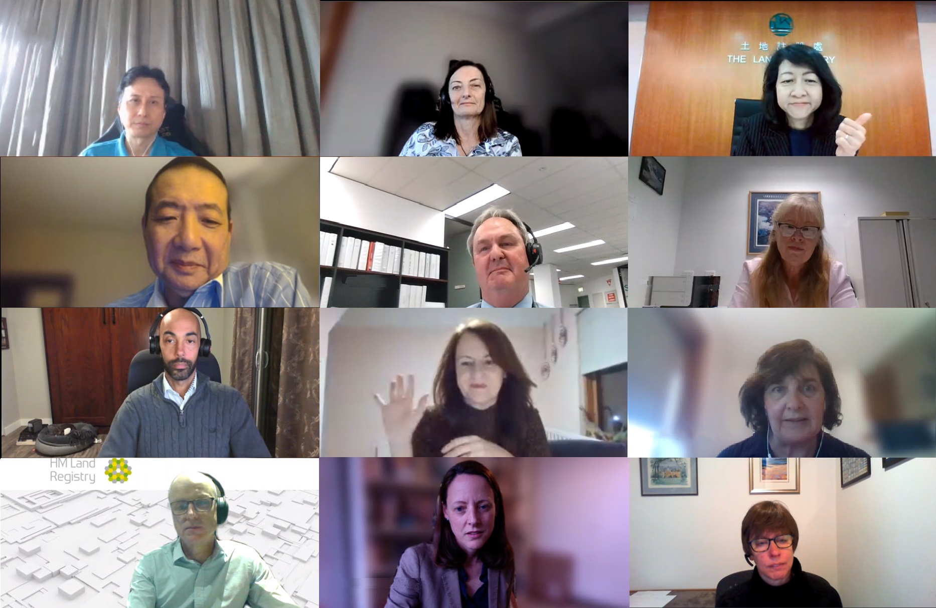 土 地 注 册 处 处 长 谭 惠 仪 女 士 ， JP （ 第 一 排 最 右 ） 与 来 自 澳 洲 、 加 拿 大 、 英 格 兰 和 威 尔 斯 、 爱 尔 兰 、 新 西 兰 、 苏 格 兰 及 新 加 坡 各 个 海 外 司 法 管 辖 区 的 代 表 参 与 以 线 上 视 像 形 式 举 行 的 2021 年 第 48 届「 业 权 注 册 处 长 会 议 」