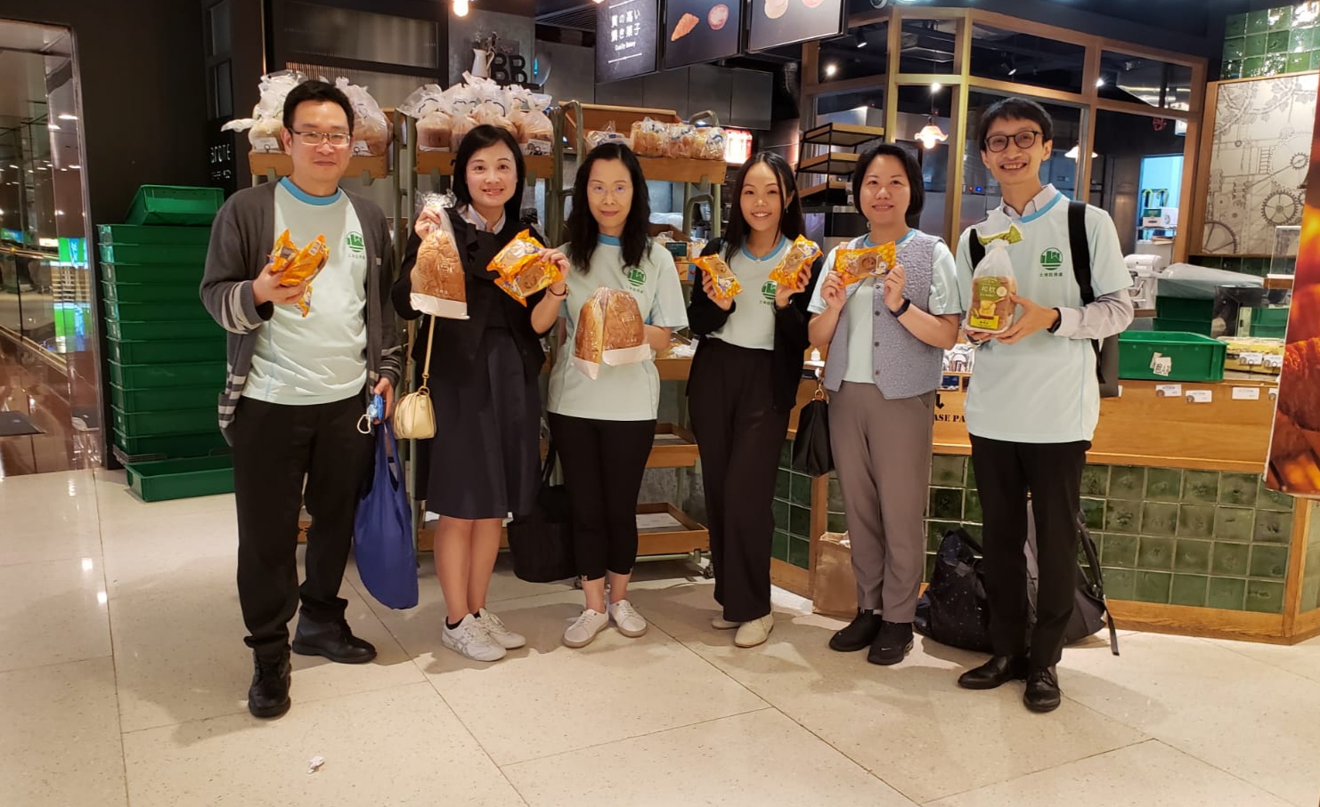 面 包 收 集 活 动 ─ 收 集 剩 余 面 包 以 减 少 浪 费 食 物