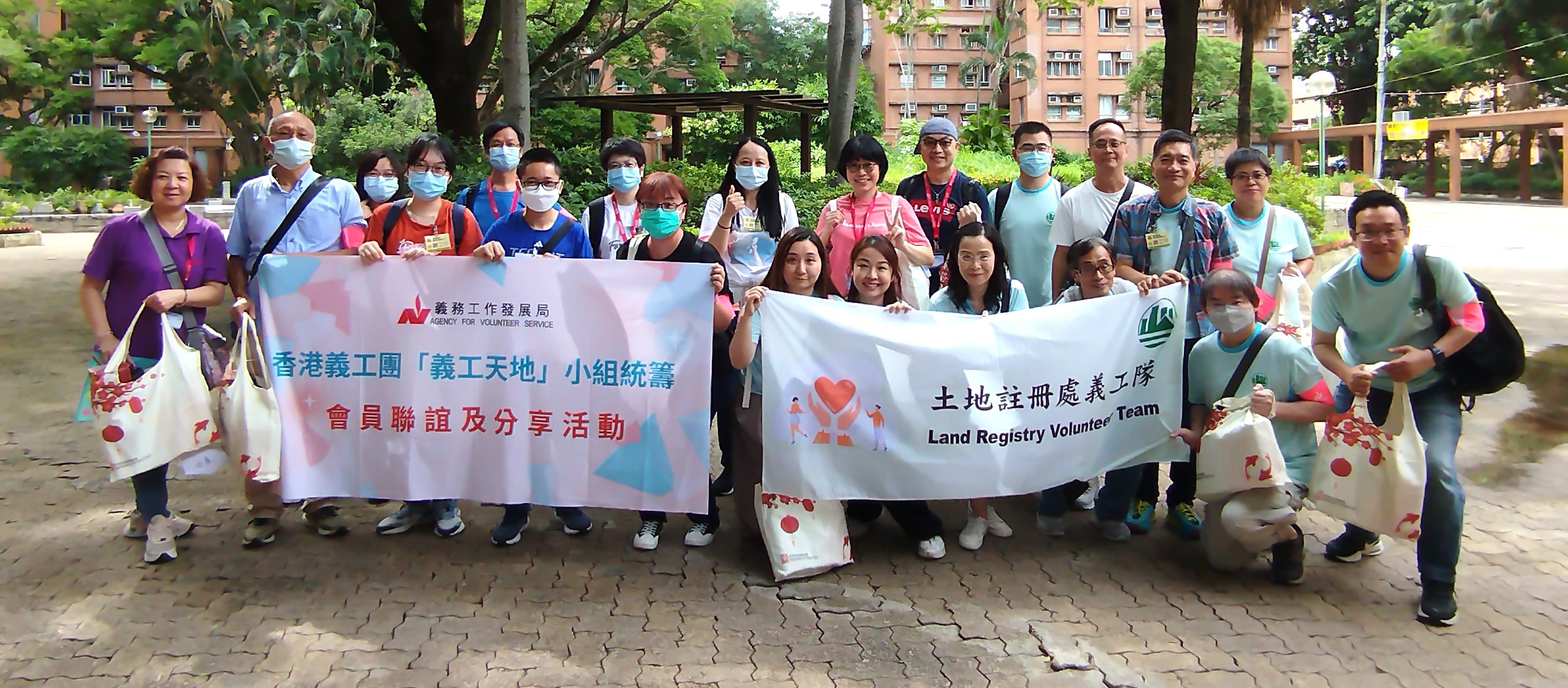 参 观 「 岭 大 赛 马 会 乐 龄 科 技 体 验 馆 」 并 探 访 在 屯 门 区 居 住 的 长 者