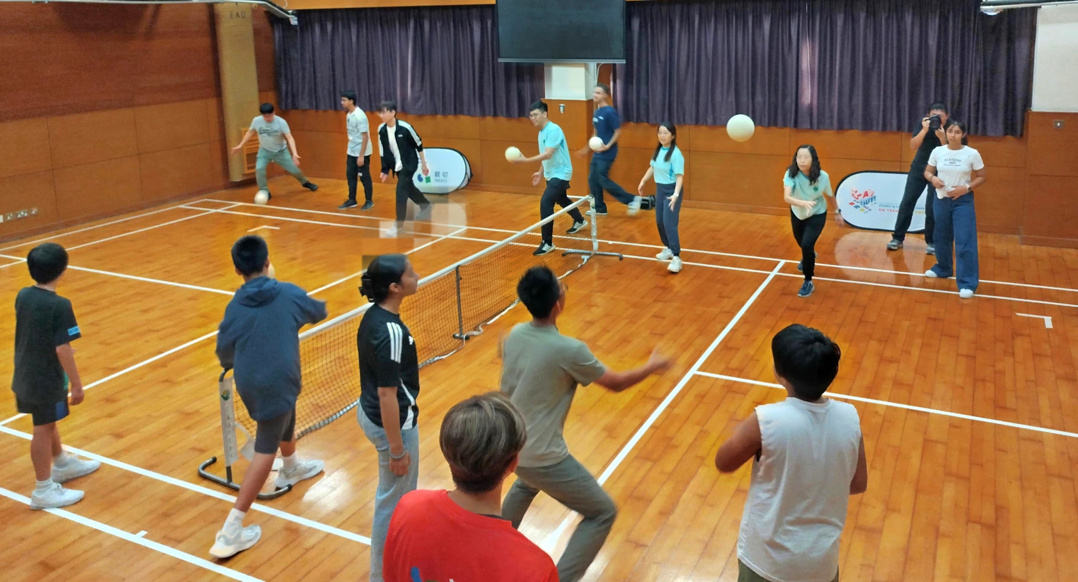 为 香 港 扶 幼 会 则 仁 中 心 学 校 的 住 宿 学 生 举 办 运 动 同 乐 日