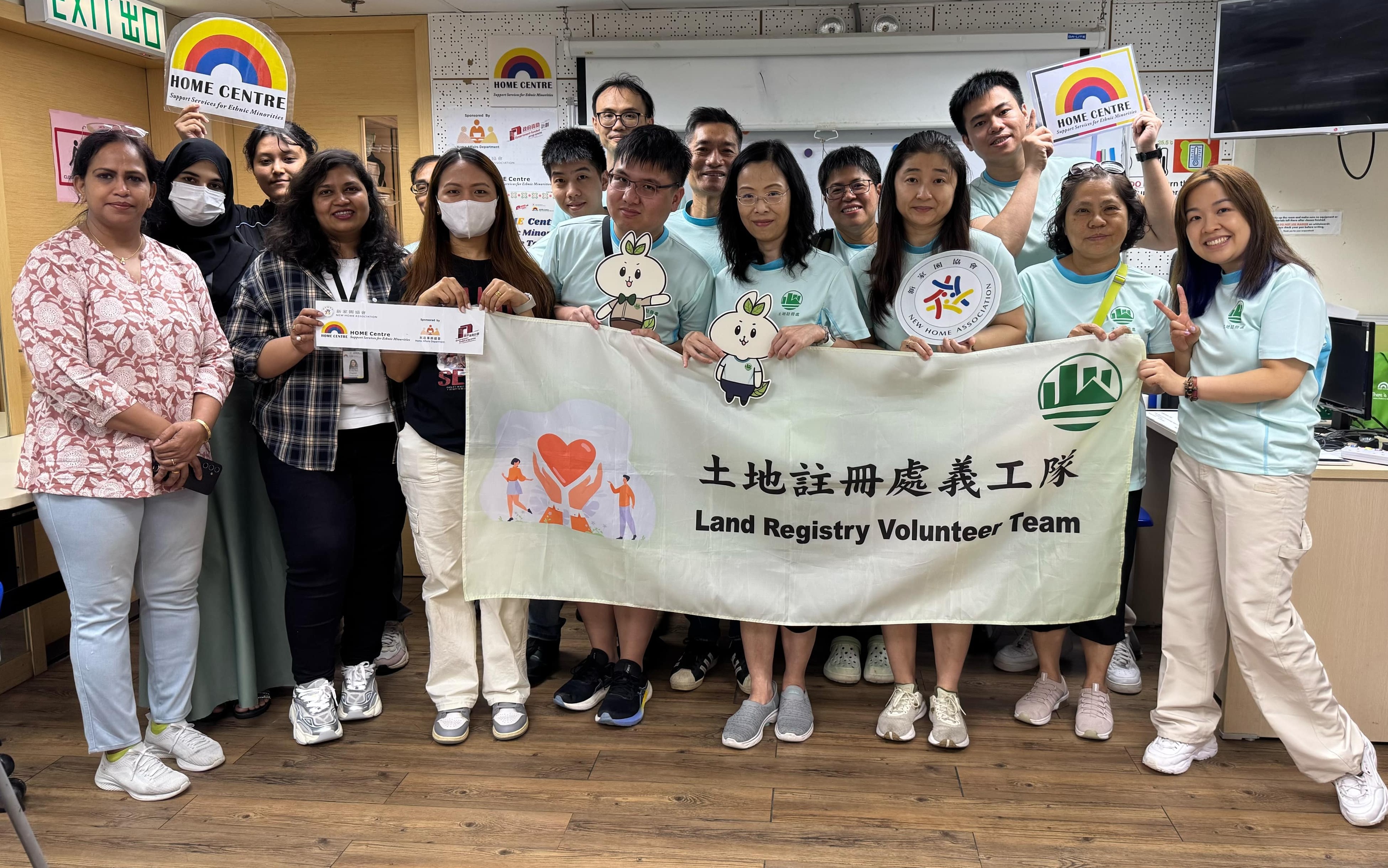 部 门 义 工 队 探 访 油 尖 旺 区 的 少 数 族 裔 家 庭