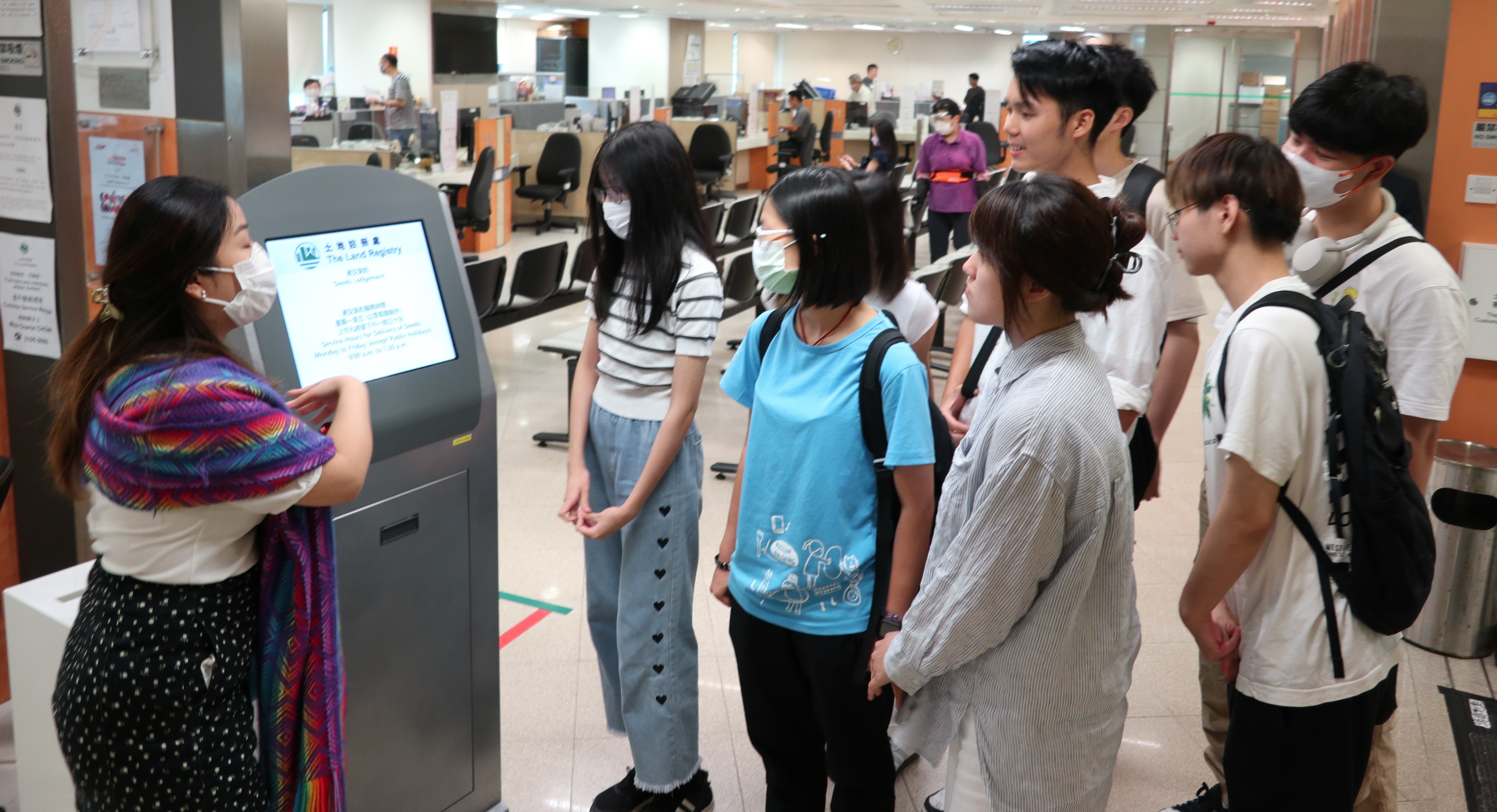 Guided tour for students from the Business and Legal Studies of the Hong Kong Institute of Vocational Education (Sha Tin) to the Customer Centre of the Land Registry