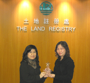 個人獎 : 文件處理組文書助理李鳳儀女士 (2009年第四季)